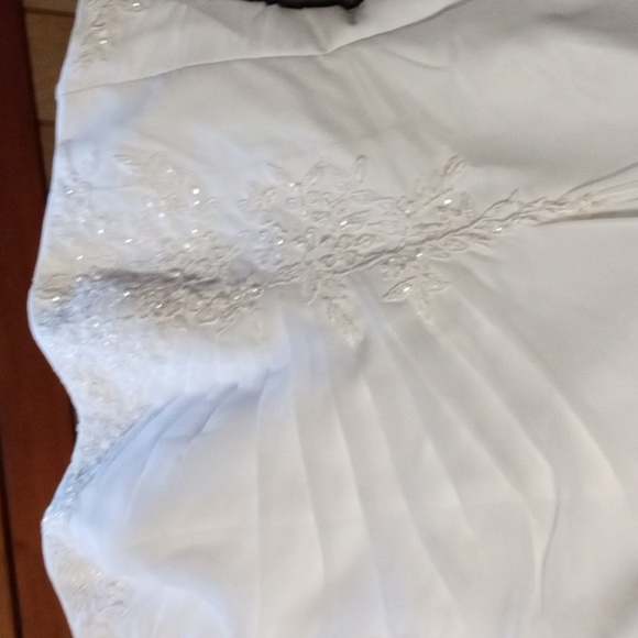 Wedding dress - Picture 2 of 5